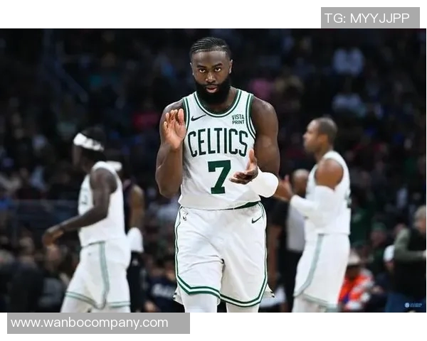 杰伦布朗称赞球队篮板保护表现出色为胜利奠定基础