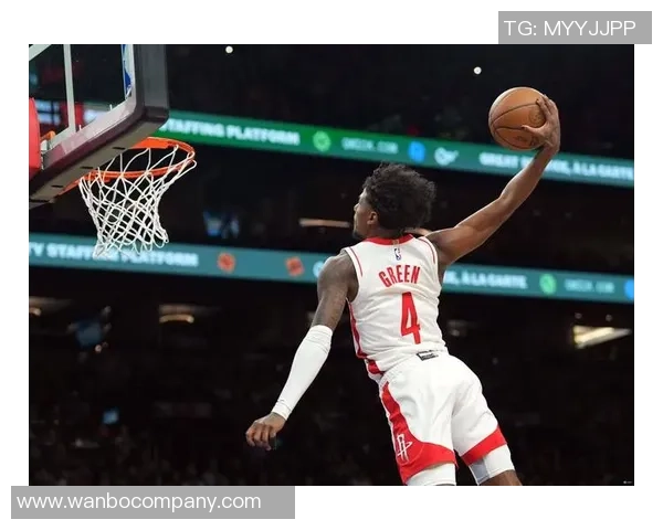 杰伦布朗半场表现全面9分9板6助助力球队攻防两端