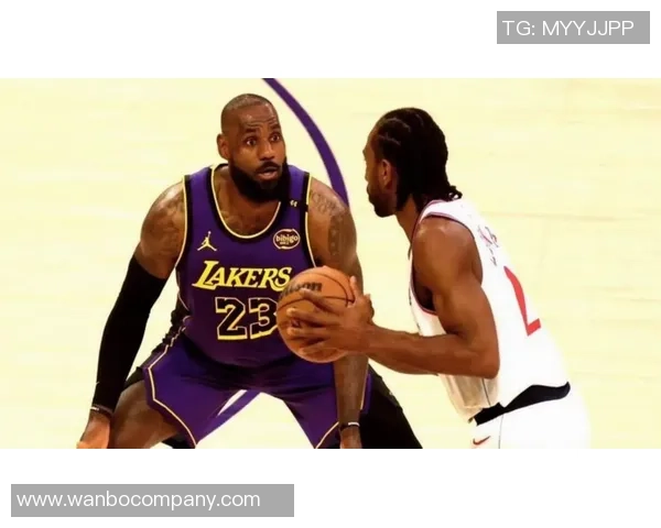 詹姆斯谈父亲与球队领袖角色平衡的挑战与智慧