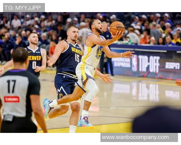 约基奇追平大O成NBA历史单场35分15篮板10助攻纪录的传奇时刻