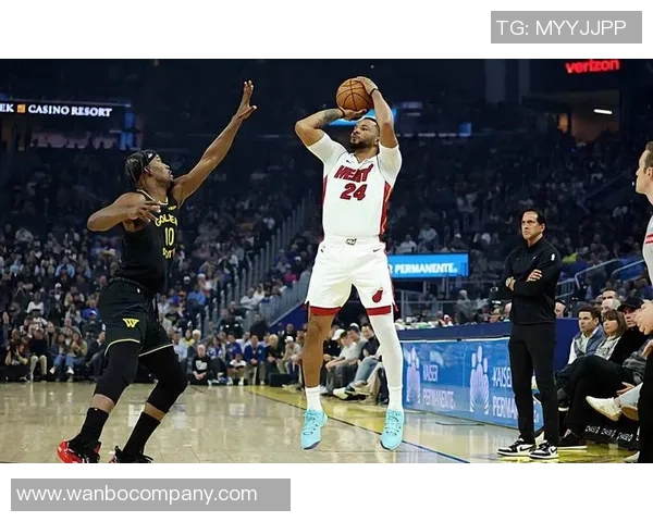 诺曼鲍威尔表现出色17投9中贡献21分三分球命中率高达50但难挽败局