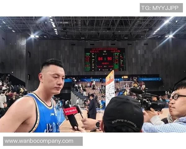 周琦与翟晓川重聚橘子洲头十年岁月再携手共战篮球梦想